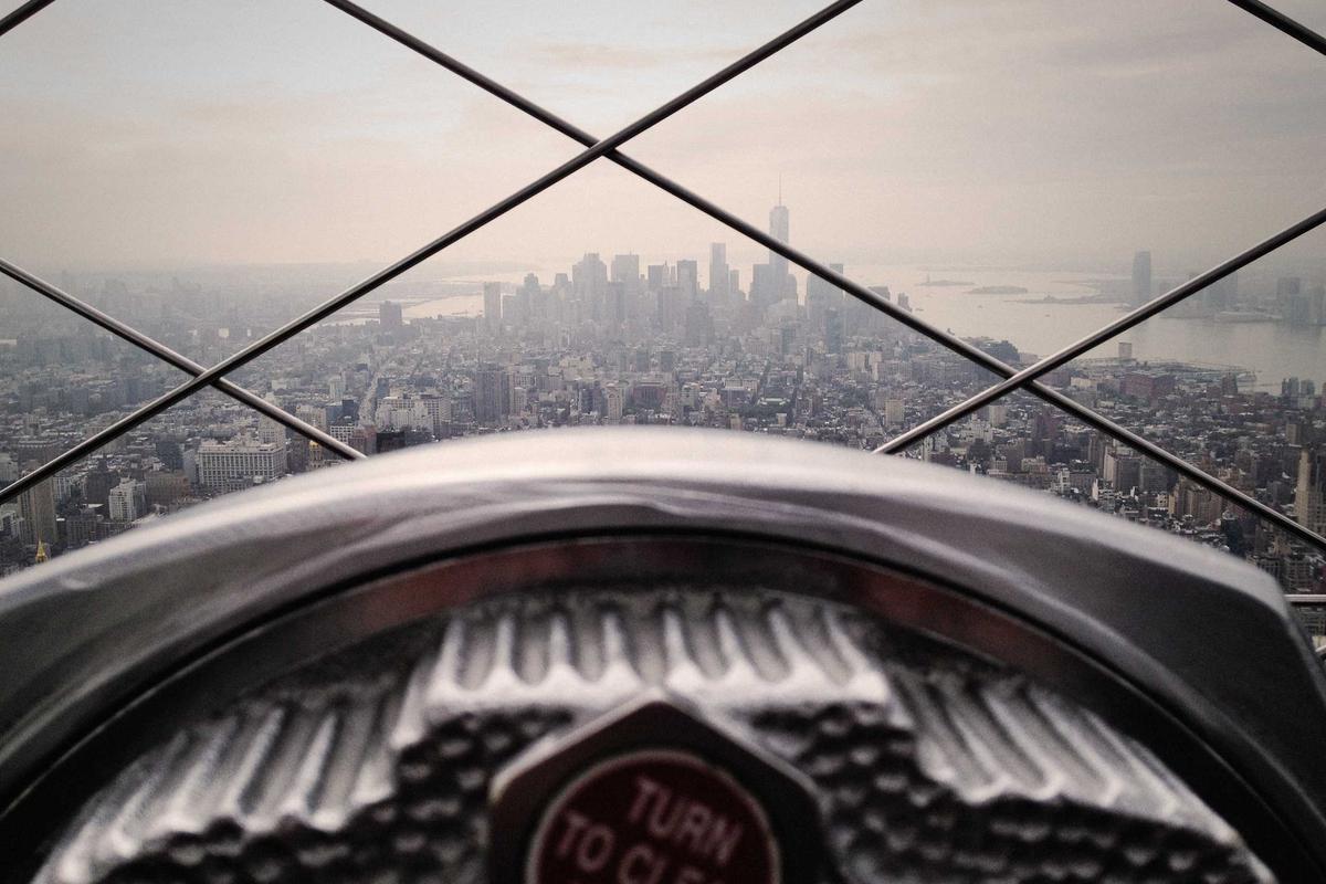 Apa Itu Live Trading? Cara Nonton & Manfaatnya untuk Investasi Saham AS