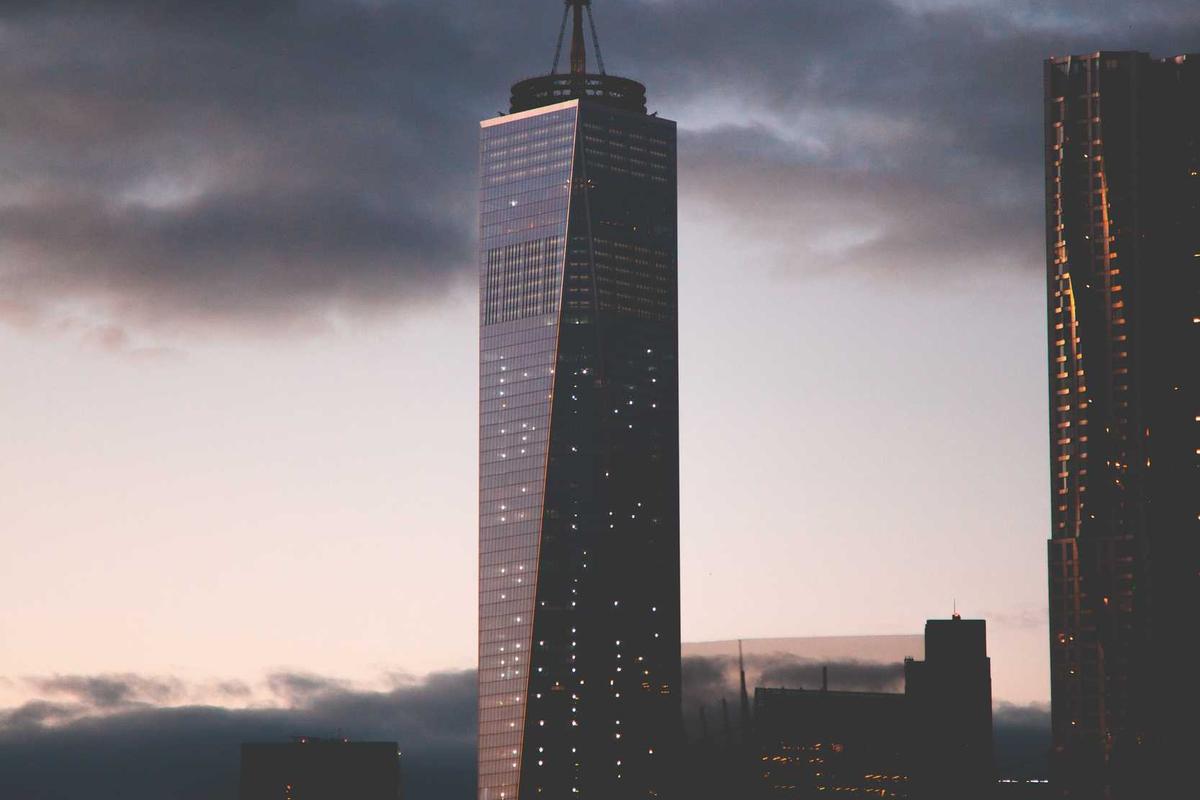 Apa Itu Live Trading? Cara Nonton & Manfaatnya untuk Investasi Saham AS